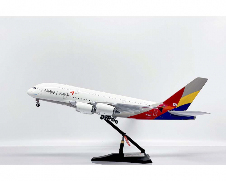 www.JetCollector.com: Asiana A380 w/stand HL7640 1:200 Scale JC
