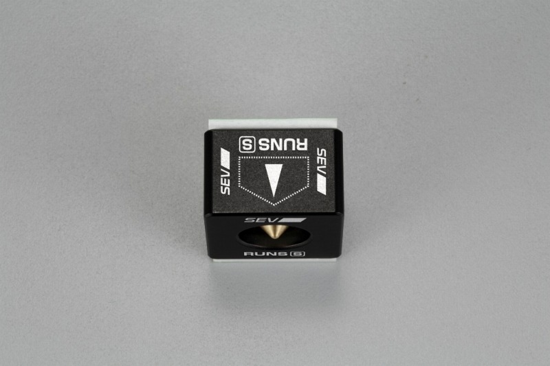 SEV RUNS-S 驚愕のスモールスクエア＆コーン。