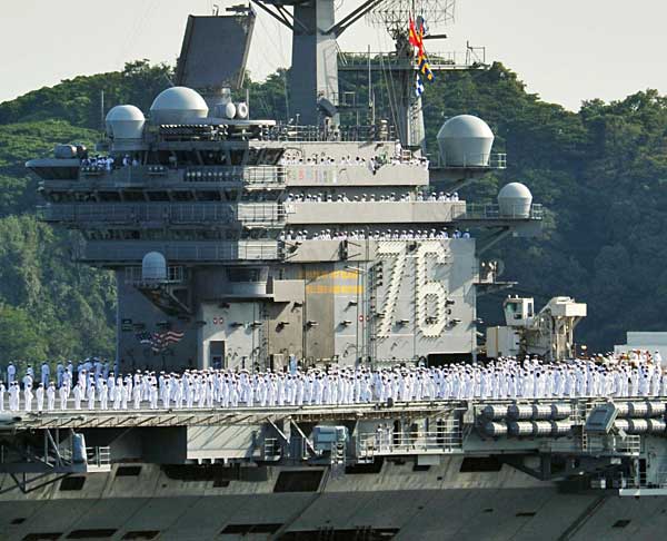 米海軍の原子力空母「ロナルド…：米原子力空母「ロナルド・レーガン