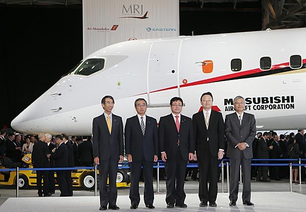 ロールアウトした「三菱リージョ…：三菱スペースジェット（旧MRJ