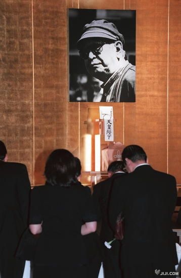 黒沢監督「お別れの会」 映画「乱」の城を…：世界の巨匠 黒澤明監督