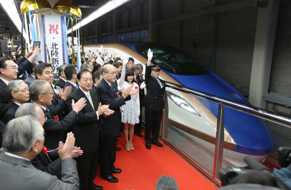 北陸新幹線の長野－金沢間が14日、延伸開業…：北陸新幹線の新型車両