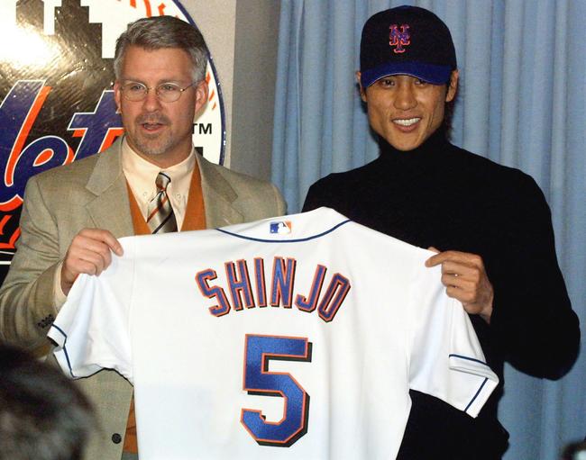 メッツと正式契約を終え、背番号「5」…：「ビッグボス」 新庄剛志氏