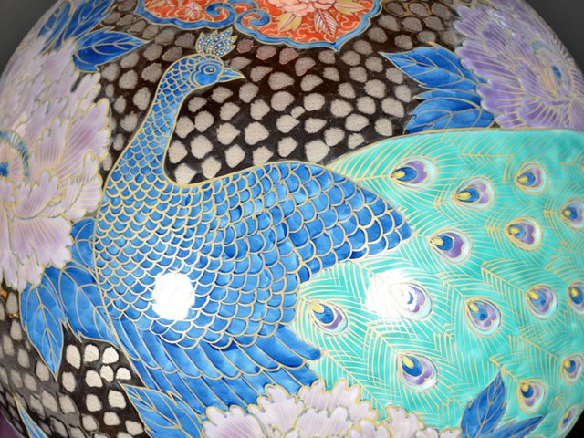 有田焼】飾り花瓶 染錦白金彩牡丹孔雀図 - JTOPIA