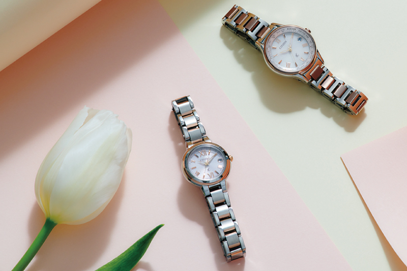 春の腕元にサクラとコンビネーションベルト｜クロスシー | オンタイム