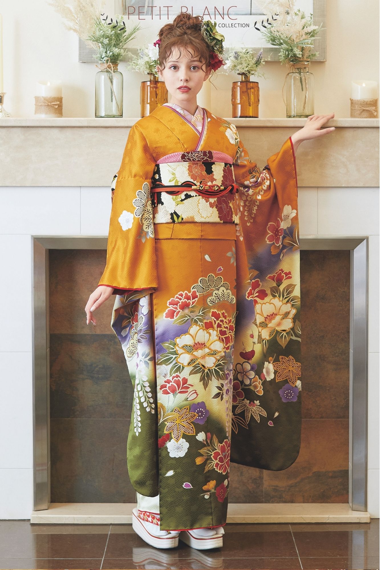 九重×中村里砂 からし色系金茶地×赤白金の豪華振袖は圧巻の華やかさ