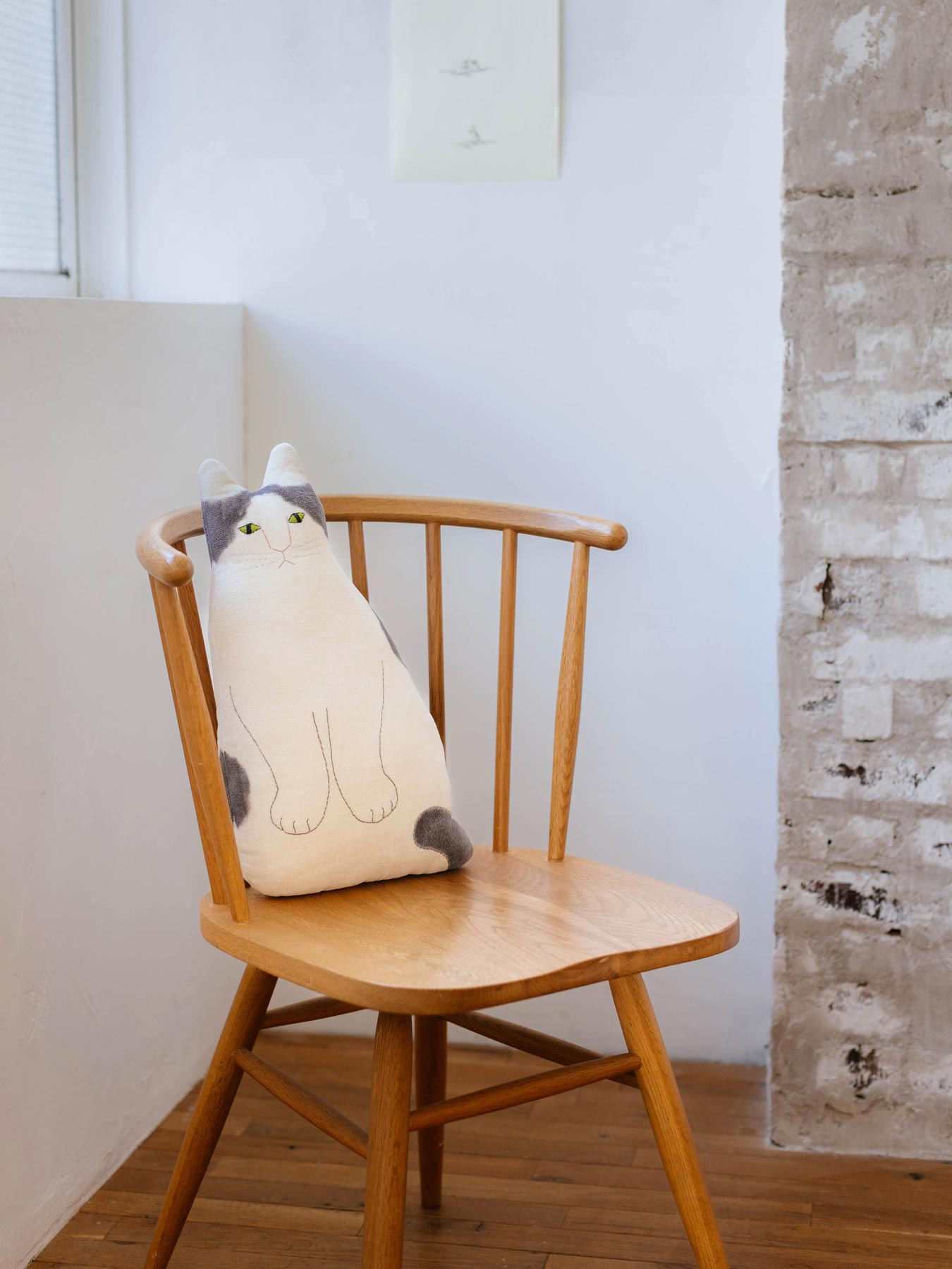 Tomotake ネコのクッション｜オブジェ・ぬいぐるみ｜オルネ ド