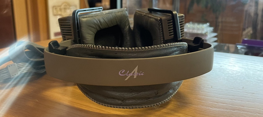 中古品】STAX/ヘッドホン+ヘッドホンアンプ/SR-303+SRM-323Aのご紹介です。