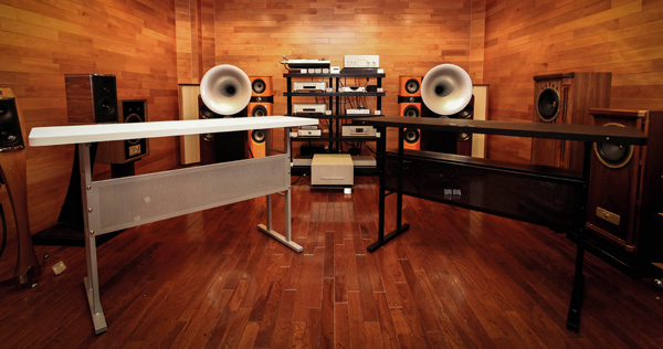 DJ用テーブルの決定版！安い、強い、機能的の三拍子が揃ったDODAI＋