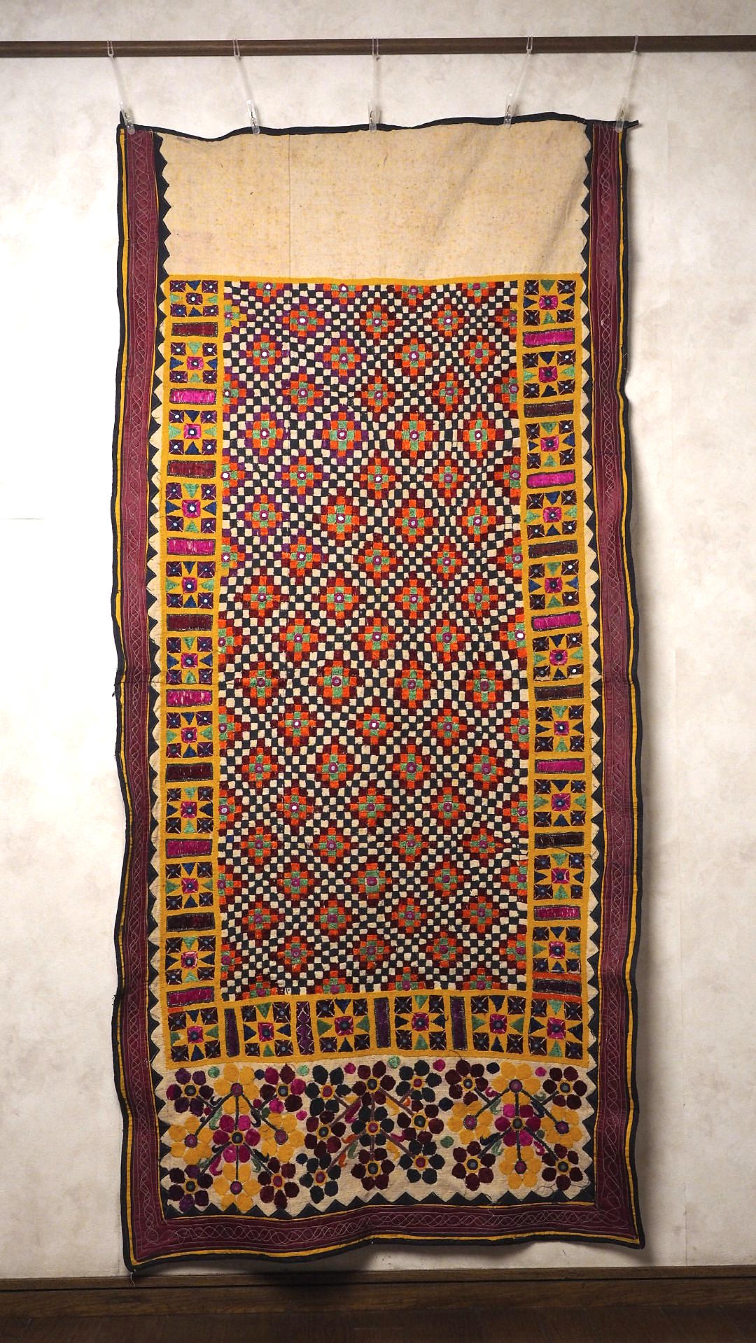 インド ミラーワーク刺繍アップリケタペストリー - アジアの布専門店