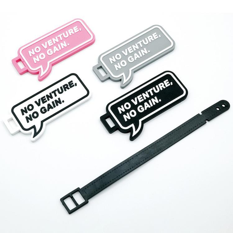 ラゲッジタグ イン・アクション ブラック(ブラック): ステーショナリー