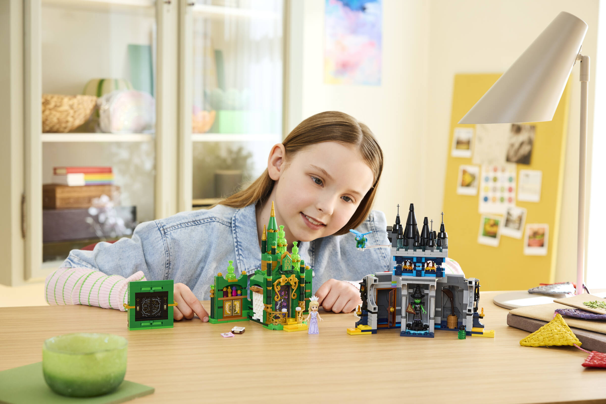 Emerald City & Kiamo Ko Castle 75689 | Wicked | Buy online at the
