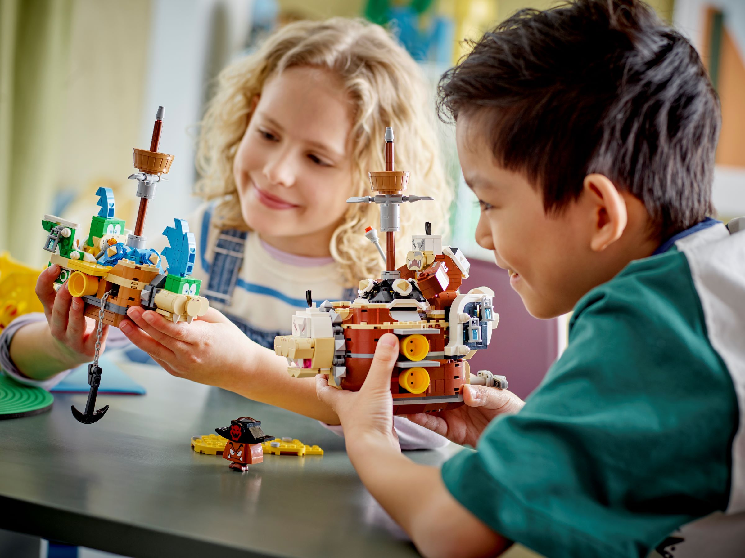 Larry's and Morton's Airships Expansion Set 71427 | LEGO® Super