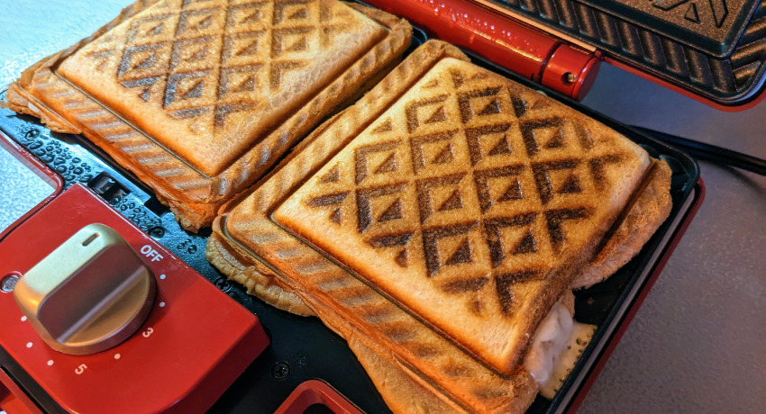 耳までしっかり収まるホットサンドメーカー - liflog(ライフログ