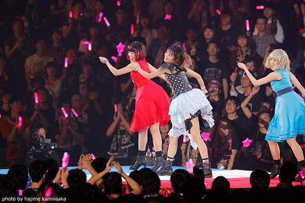 LiSA初のアリーナライブ「LiVE is Smile Always〜NEVER ENDiNG GLORY