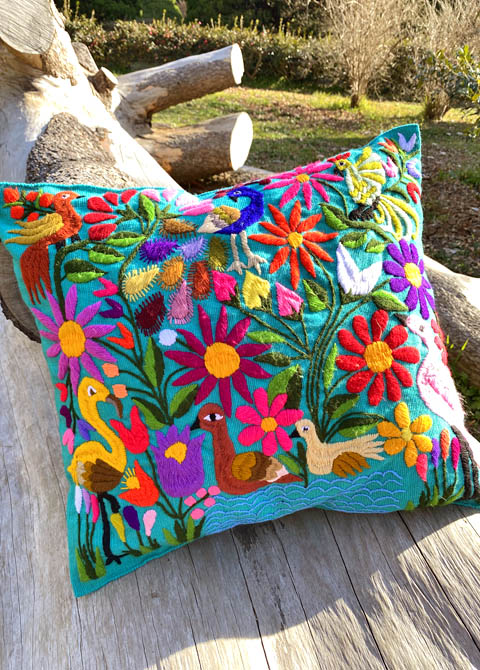 チアパス州の刺繍シナカンタンの手織り生地クッションカバー