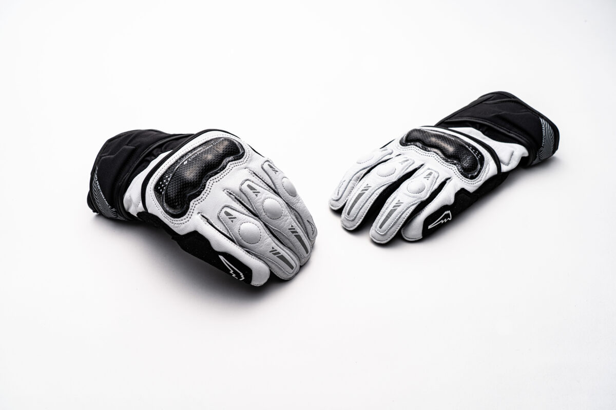 クシタニから冬用ツーリンググローブ3種登場 高機能×快適操作性を実現