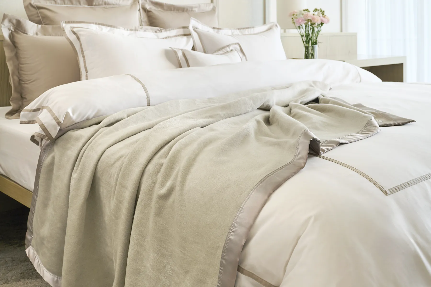 22匁シルクの高級ブランケットはこちらから｜＜一流ホテル仕様の