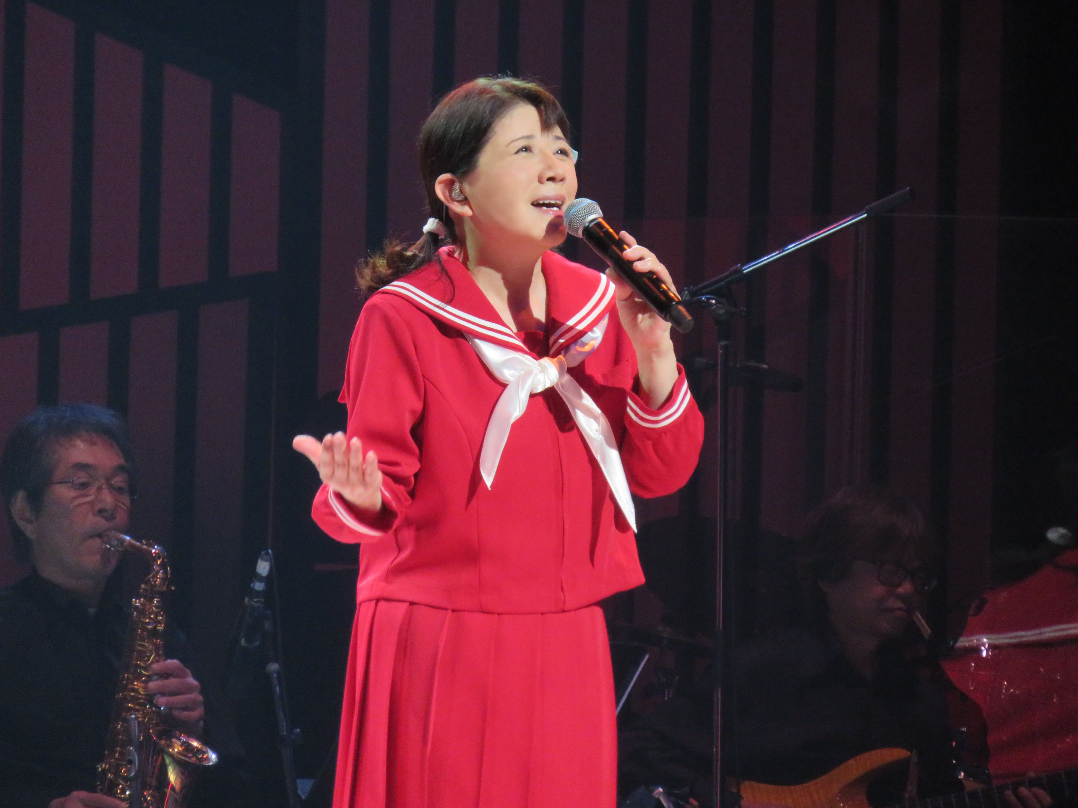 森昌子さん還暦コンサートにモンチッチがサプライズで登場しました