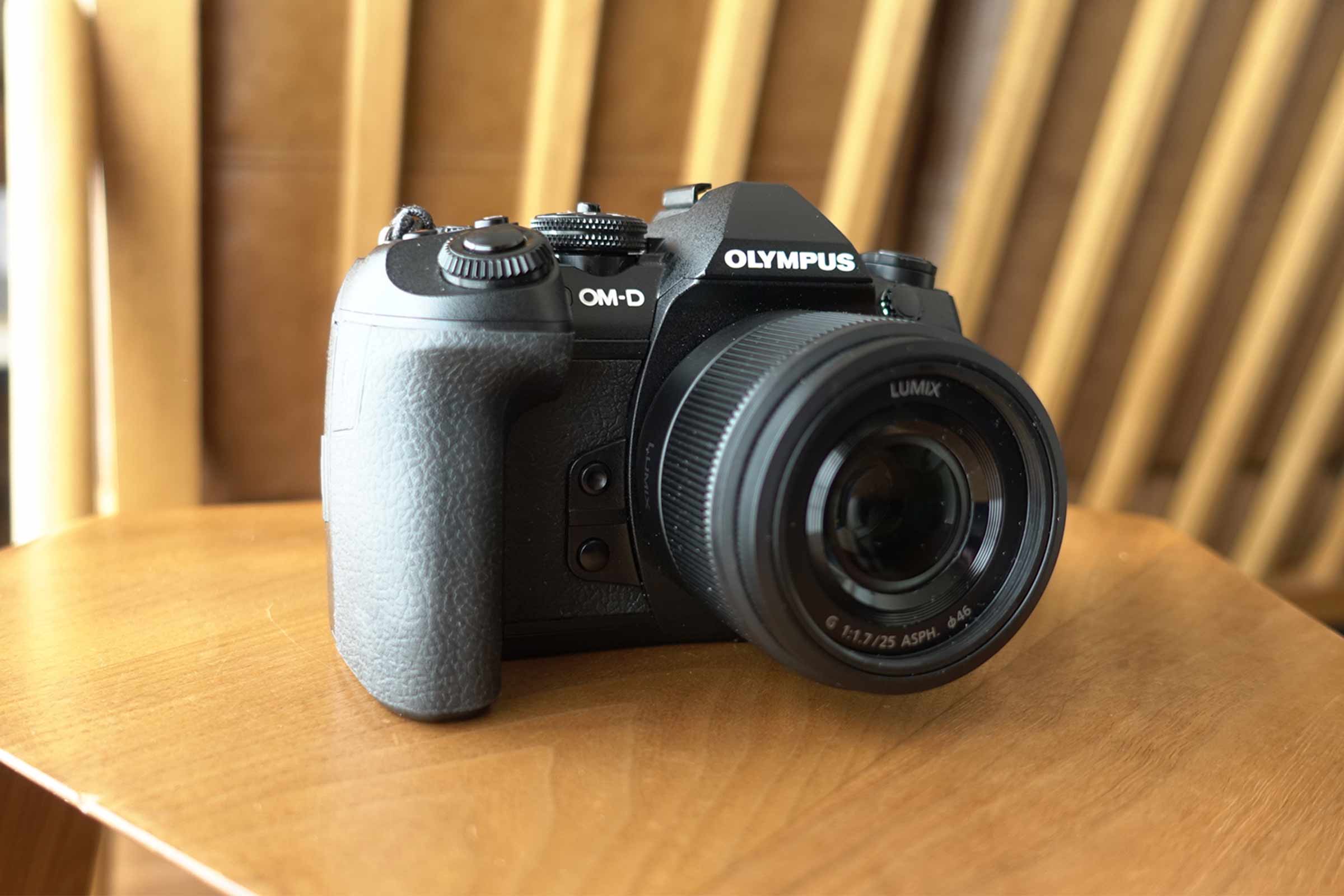 マイクロフォーサーズでもこれだけボケる。「LUMIX G 25mm/F1.7」は