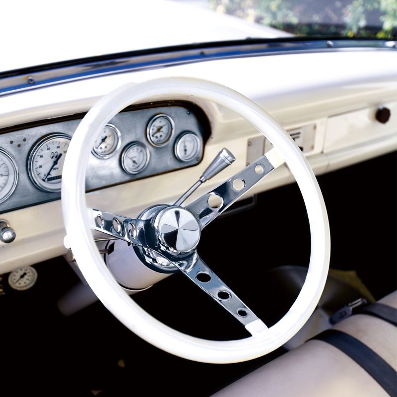 MOONEYES ORIGINAL Classic Style Vinyl Grip Steering Wheel 34cm