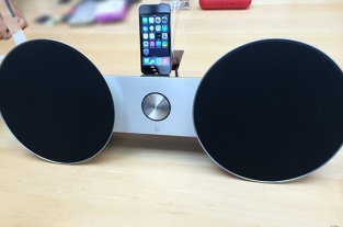 米Apple Store、Bang & OlufsenのAirPlay対応 Wi-Fi ポータブル