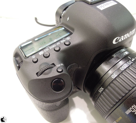 キヤノンのデジタル一眼レフカメラ「EOS 5D Mark III」をチェック