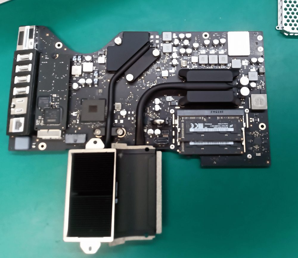 iMac 21.5-inch メモリ増設 | Mac修理はMacLab（マックラボ）