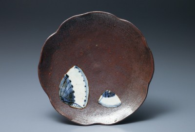 初期伊万里銹釉染付貝文輪花皿 | 商品詳細 東洋古陶磁の前坂晴天堂