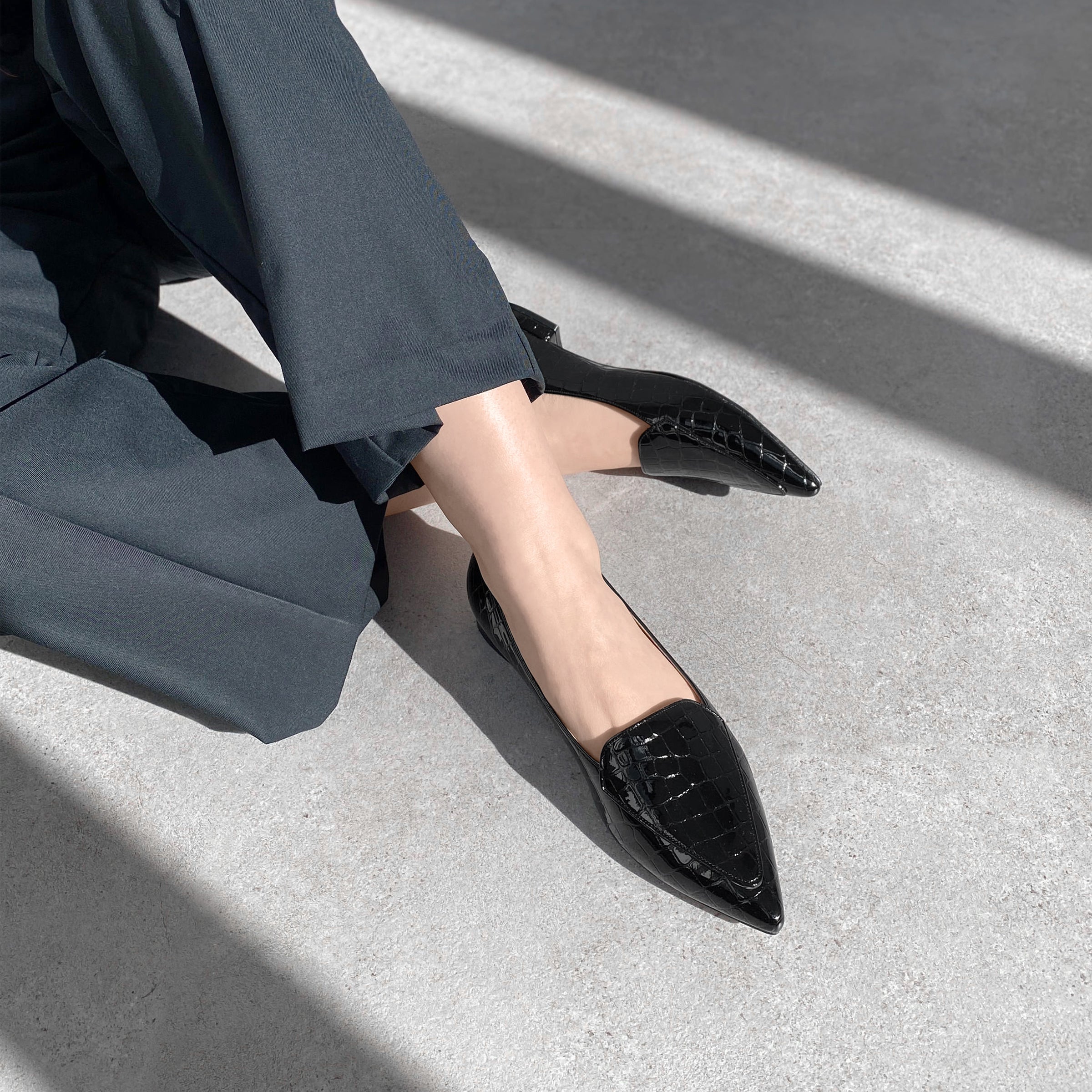 2025AWBI：甲深デザイン フラットシューズ（4767）ブラックCR – mamian