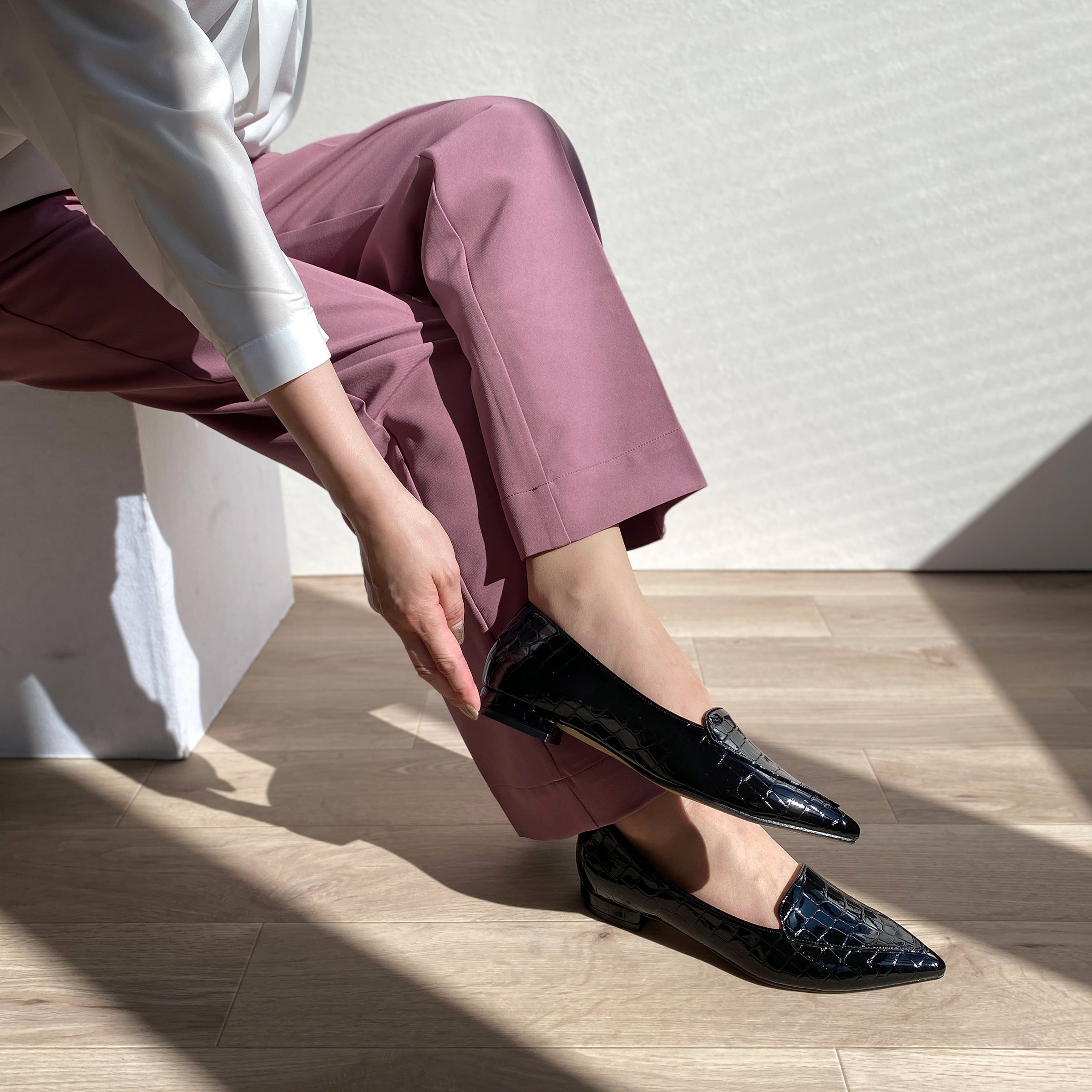 2025AWBI：甲深デザイン フラットシューズ（4767）ブラックCR – mamian