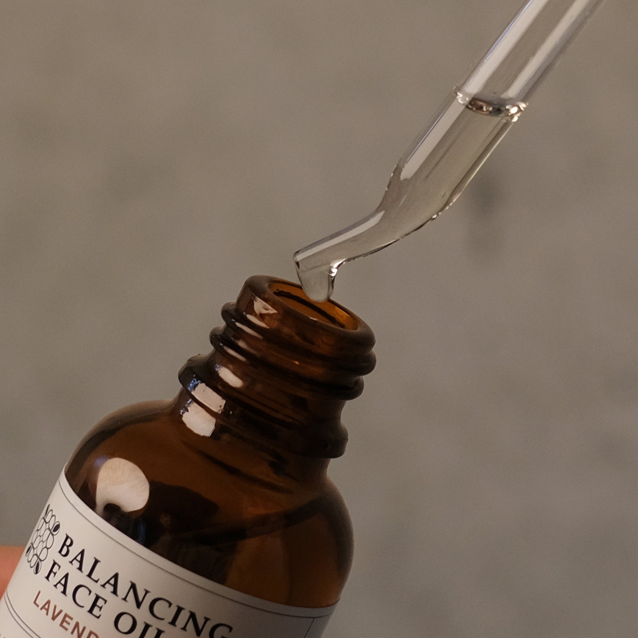 バランシングフェイスオイル｜導入美容液・オイル｜MARKS&WEB