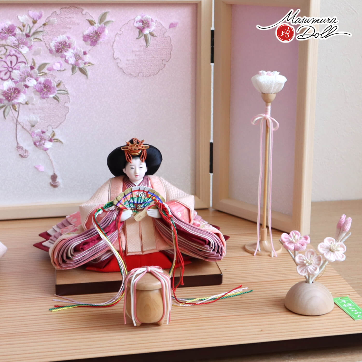 新作 柴田家千代作 「結」花束刺繍 ヒノキ枠屏風 本刺繍「ピンクぼかし