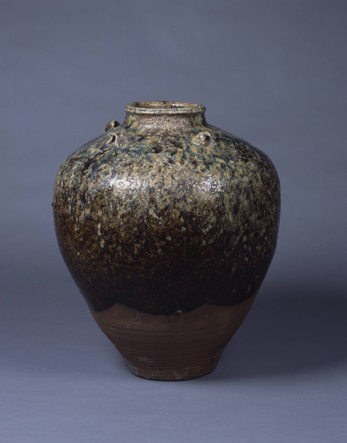 灰釉四耳壺 – 兵庫陶芸美術館 収蔵品データベース