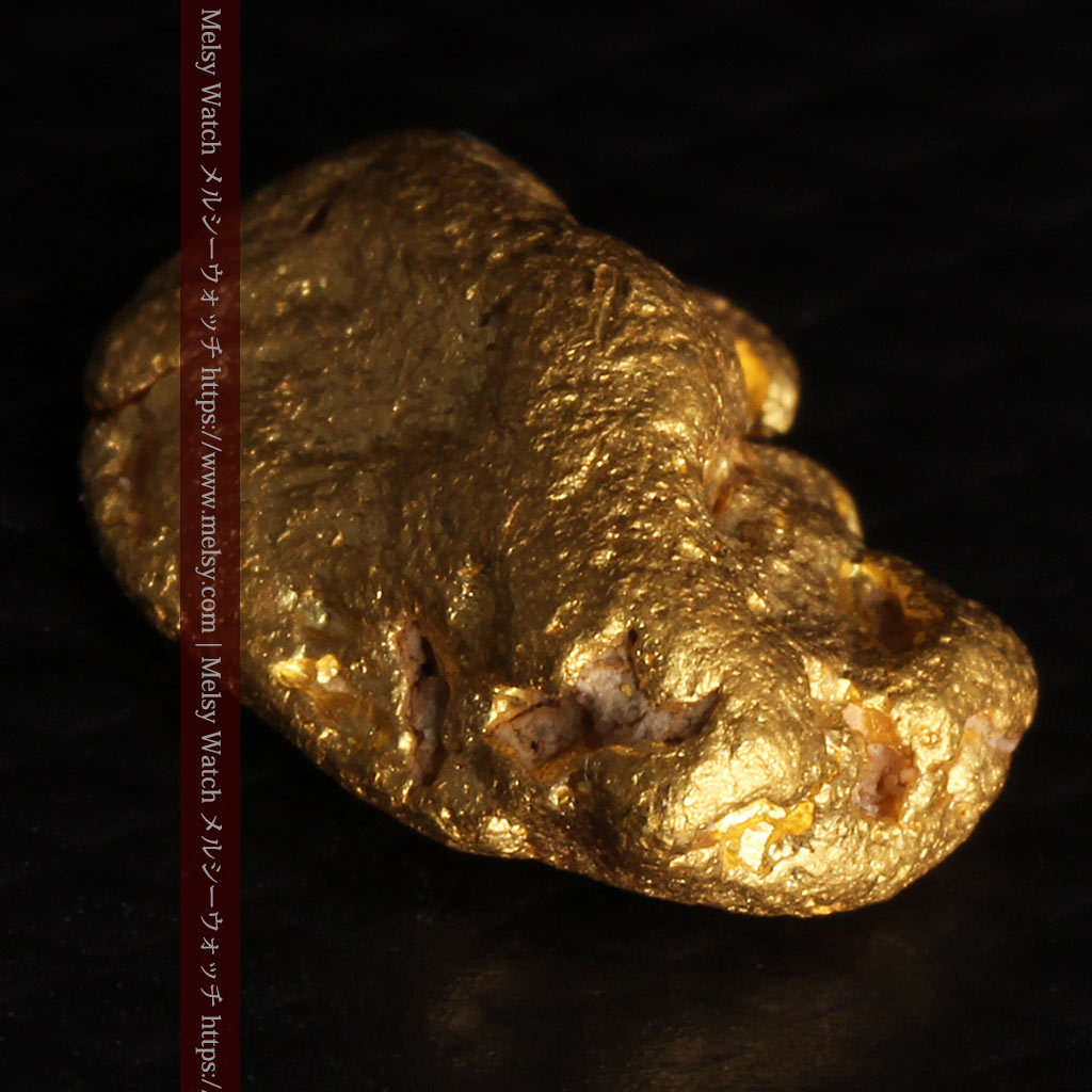 3.14gの少しいびつな豆のような形の自然金