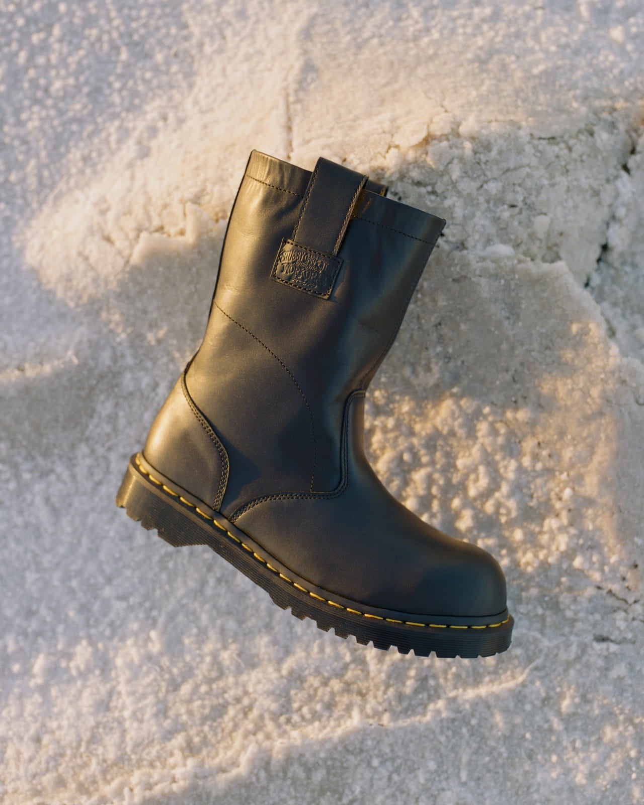 ドクターマーチン」が「ステューシー」との最新コラボを発表