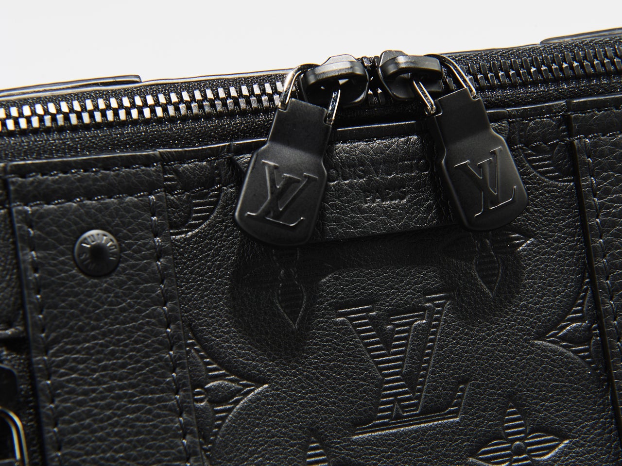 Gallery]「ルイ・ヴィトン」で10月に買うべき名作“黒レザーバッグ”を