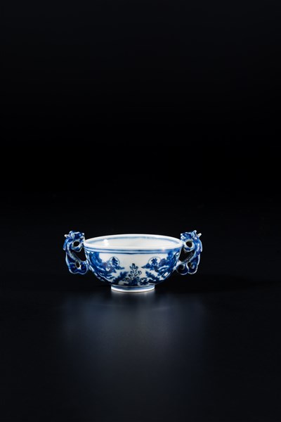 青花龍文耳杯（万暦在銘） - MIHO MUSEUM