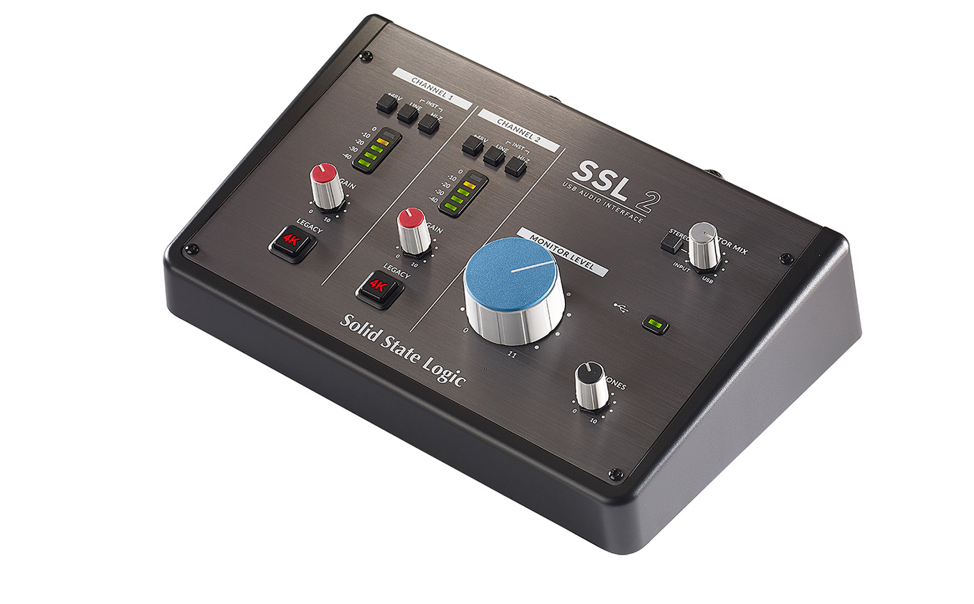 SSL2、SSL2+ に、SSLロゴ入りマイクとヘッドホンを付属した