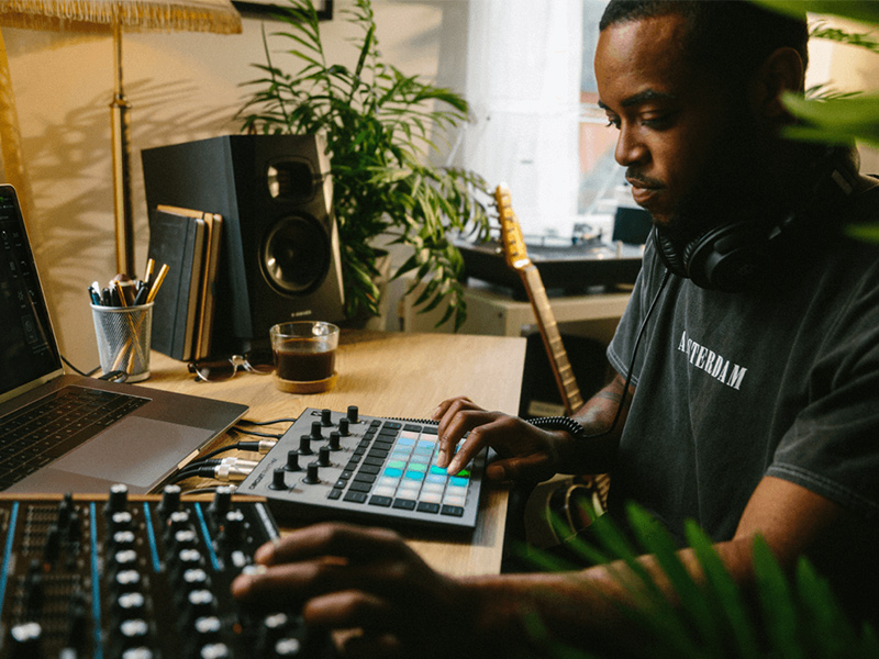 NovationがCircuit Rhythm発売！現代のビートメイカーのための多彩な