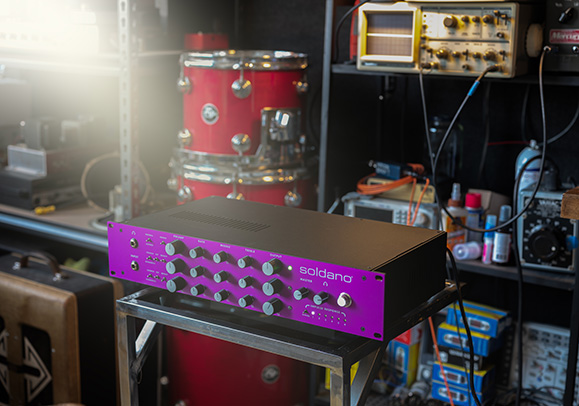 soldanoがラックマウント真空管プリアンプ「X88-IR」と、フラッグ