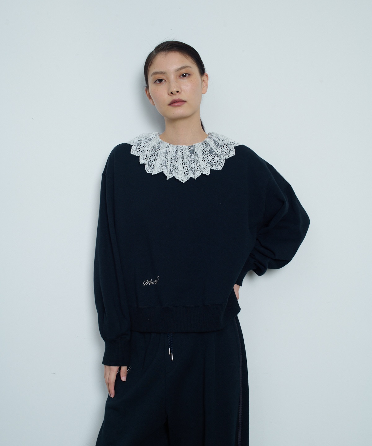 レース襟付きスウェットプルオーバー | MUVEIL Online Shop