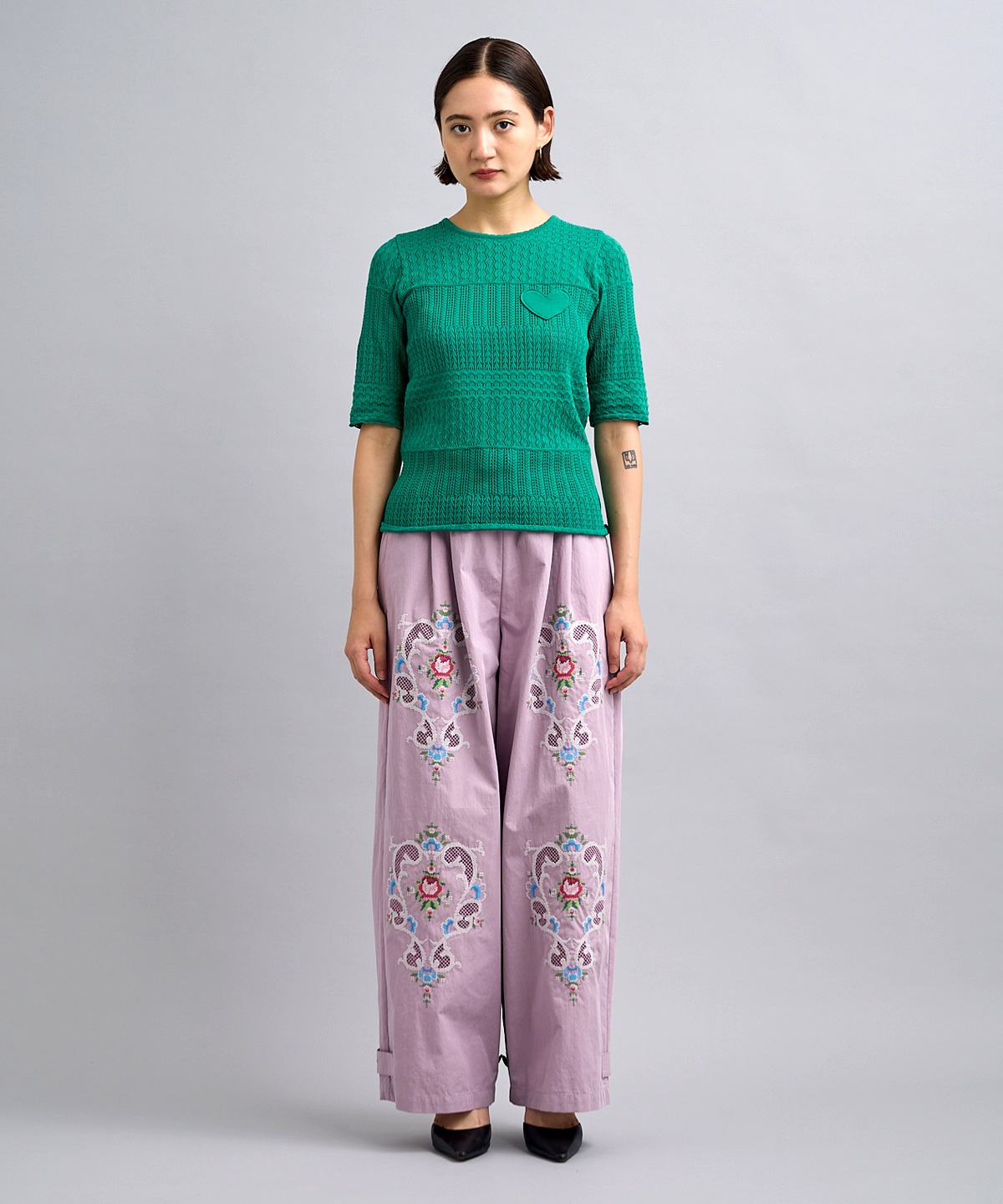 フラワー刺繍パンツ | MUVEIL Online Shop