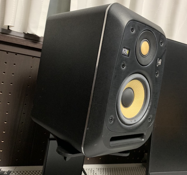 質実剛健なデスクトップ型モニタースピーカースタンド！ K&M