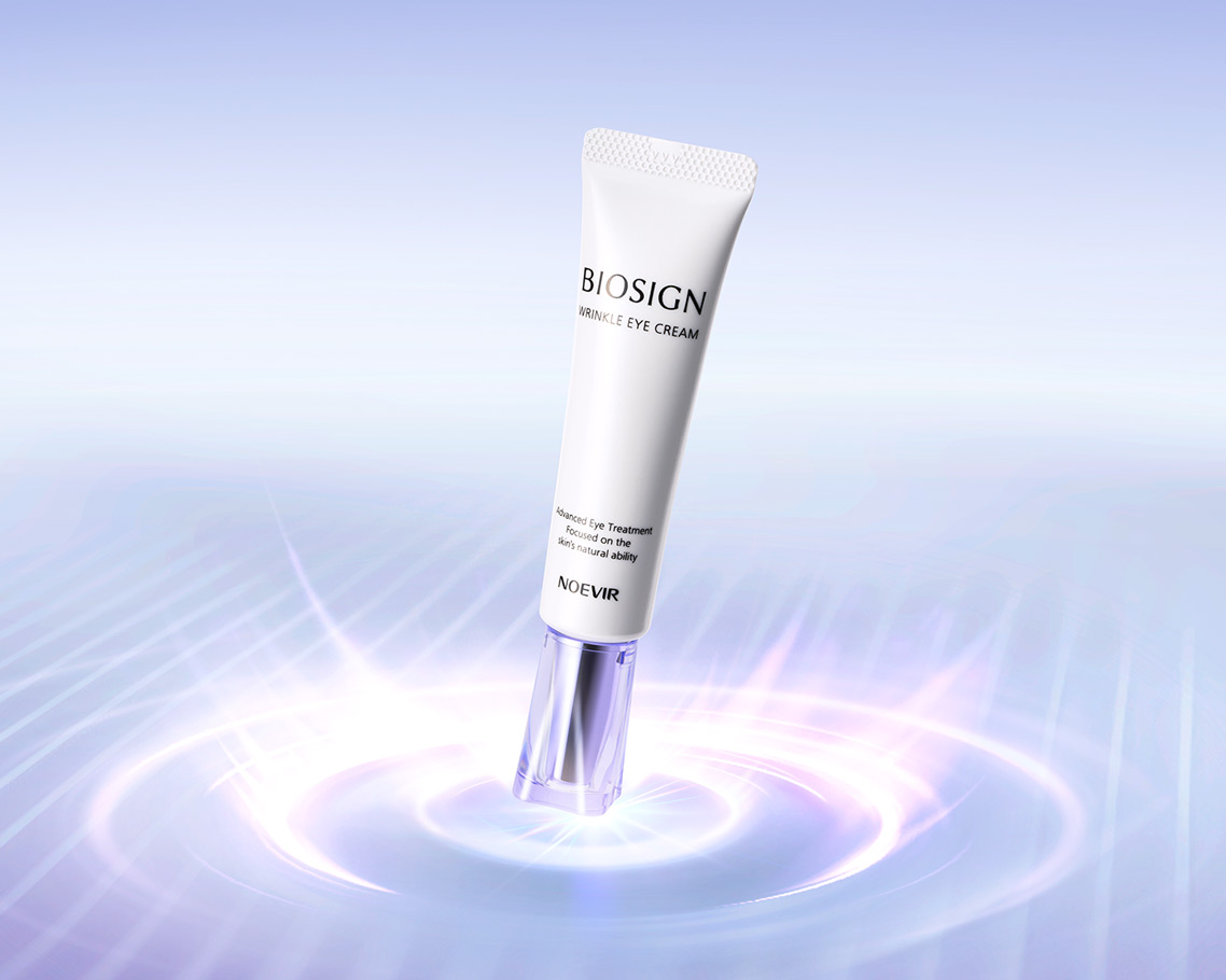 乾燥による小じわを目立たなくし※目もとを明るくハリのある印象へ導く