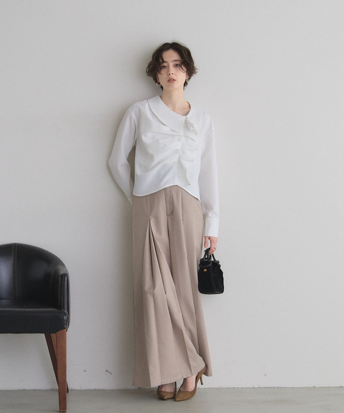 フリルタックブラウス