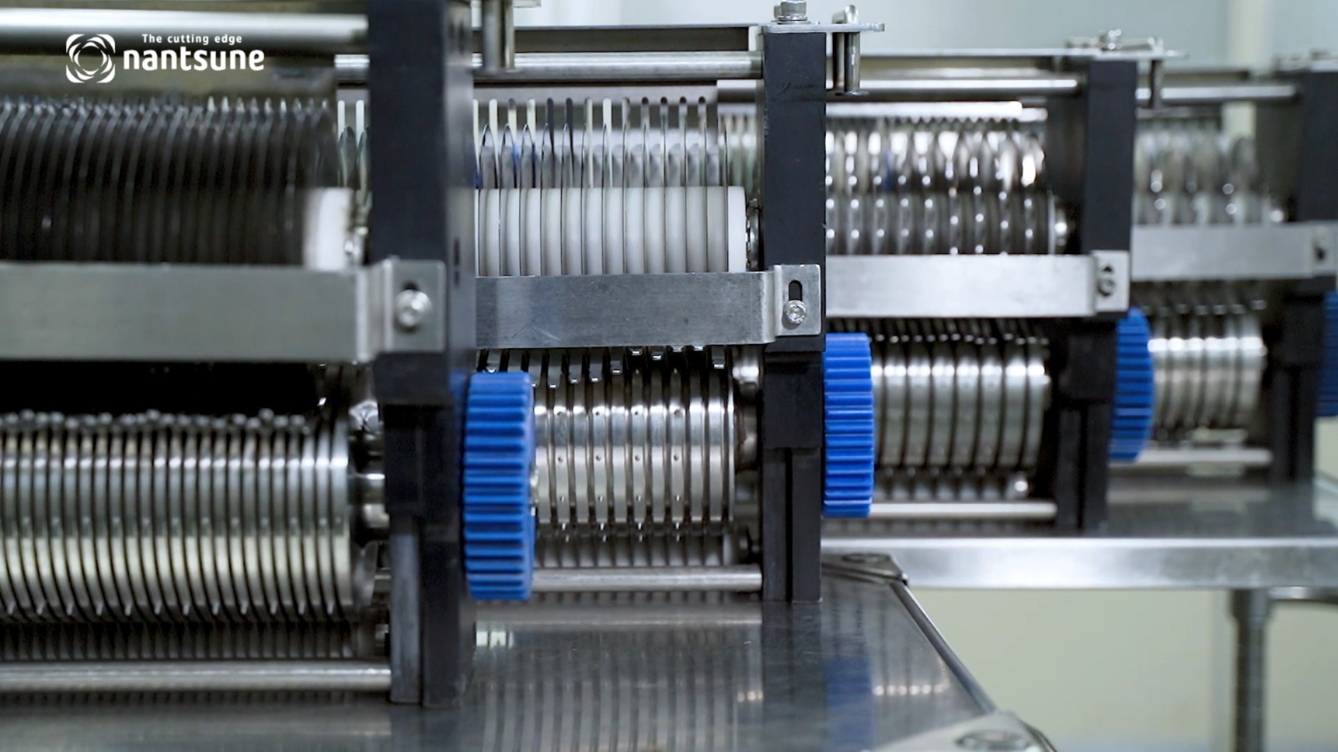 高速角切り機 IKSC-300 | 株式会社なんつね | 食肉加工機械、食肉