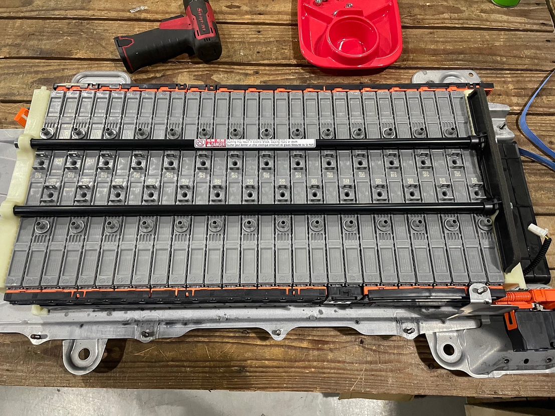 ヴォクシー（VOXY/ZWR80）のハイブリッドバッテリーの修理 | 奈良