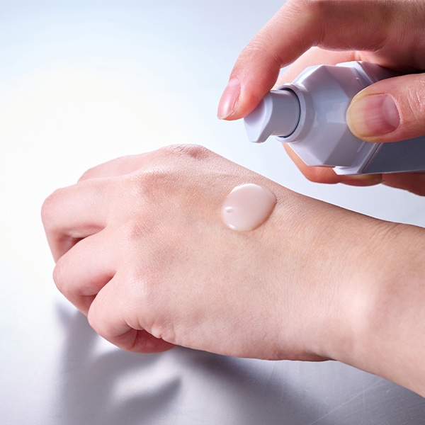 ホワイト Wエフェクト セラム: シリーズから探す / ナリスオンライン