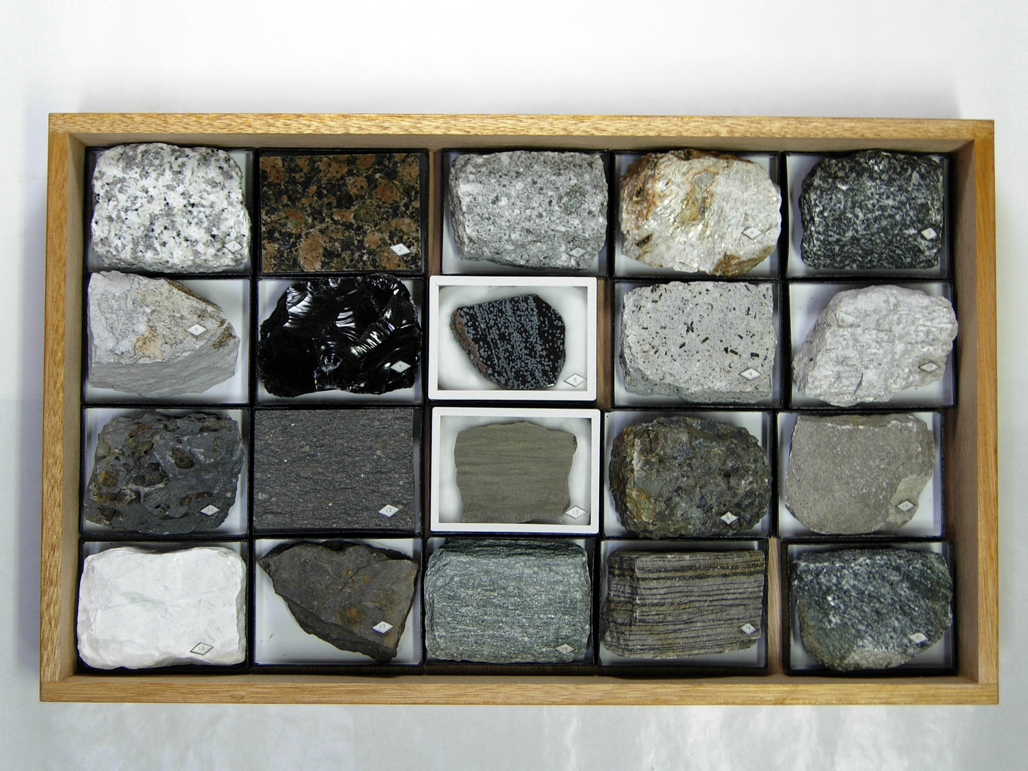 株式会社ニチカ 地質科学の専門商社